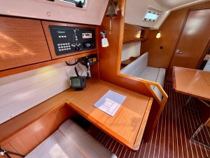 BAVARIA 36 CRUISER - VOILIER OCCASION - MARINE COURTAGE (10)