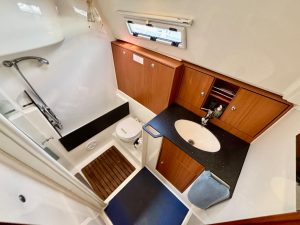 BAVARIA 36 CRUISER - VOILIER OCCASION - MARINE COURTAGE (25)