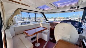 BENETEAU ANTARES 8.80 - BATEAU MOTEUR OCCASION MARINE COURTAGE (3)
