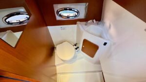 BENETEAU ANTARES 8.80 - BATEAU MOTEUR OCCASION MARINE COURTAGE (4)