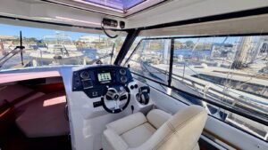 BENETEAU ANTARES 8.80 - BATEAU MOTEUR OCCASION MARINE COURTAGE (6).2