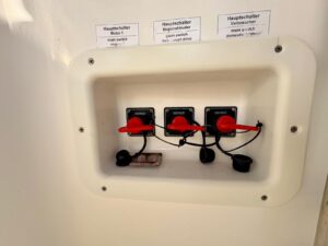 BAVARIA 27 SPORT - BATEAU MOTEUR OCCASION MARINE COURTAGE (10)