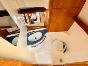 BAVARIA 27 SPORT - BATEAU MOTEUR OCCASION MARINE COURTAGE (13)
