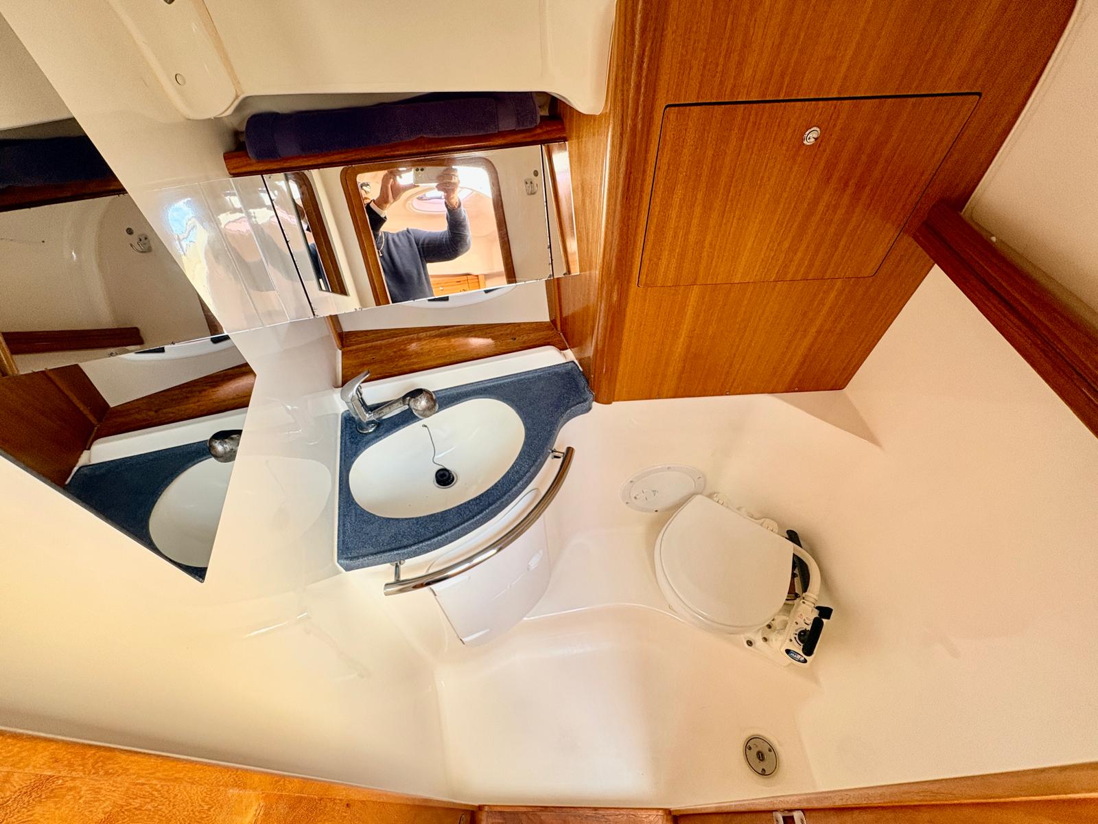 BAVARIA 27 SPORT - BATEAU MOTEUR OCCASION MARINE COURTAGE (13)
