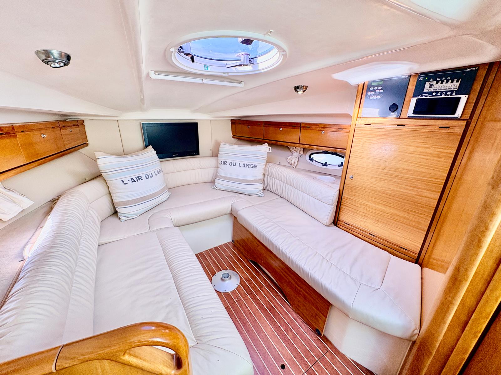 BAVARIA 27 SPORT - BATEAU MOTEUR OCCASION MARINE COURTAGE (18)