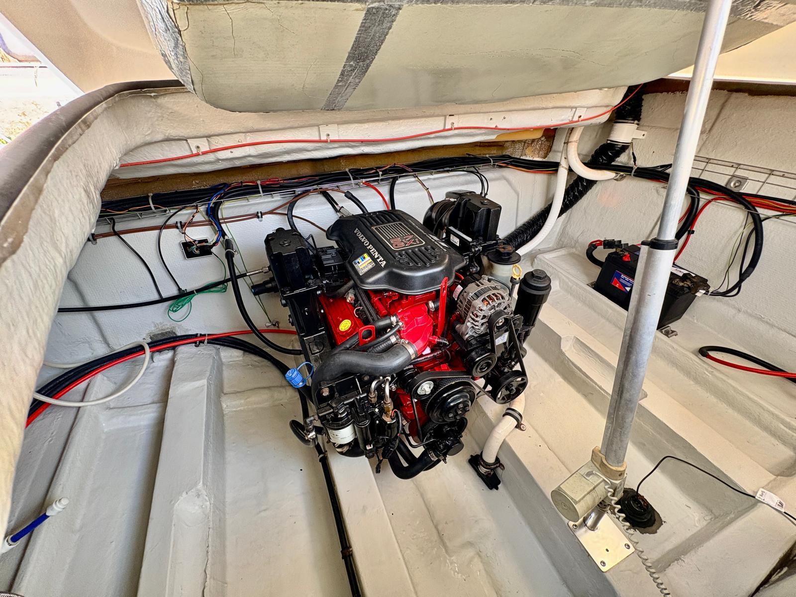 BAVARIA 27 SPORT - BATEAU MOTEUR OCCASION MARINE COURTAGE (21)
