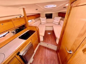 BAVARIA 27 SPORT - BATEAU MOTEUR OCCASION MARINE COURTAGE (22)