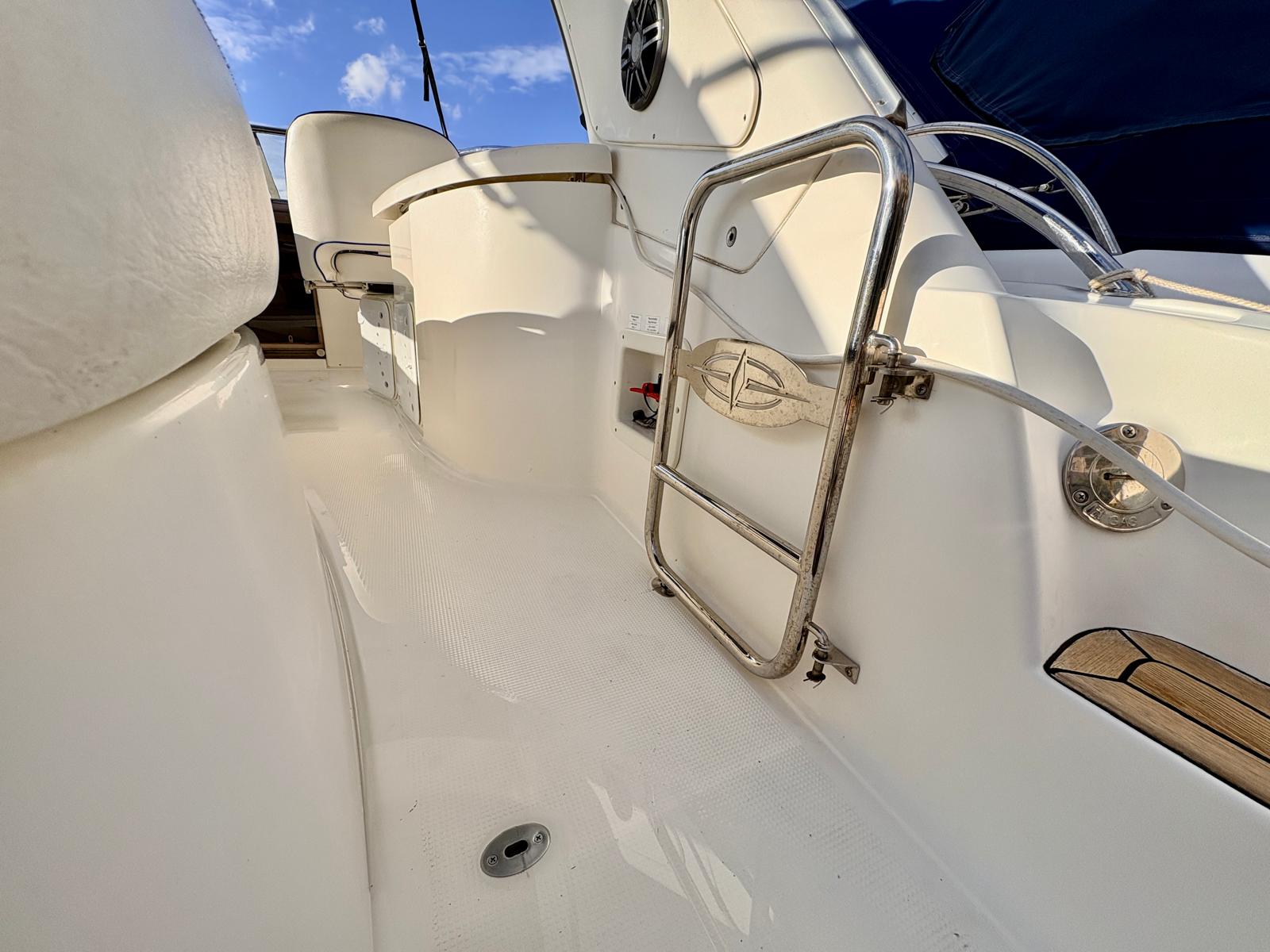 BAVARIA 27 SPORT - BATEAU MOTEUR OCCASION MARINE COURTAGE (8)