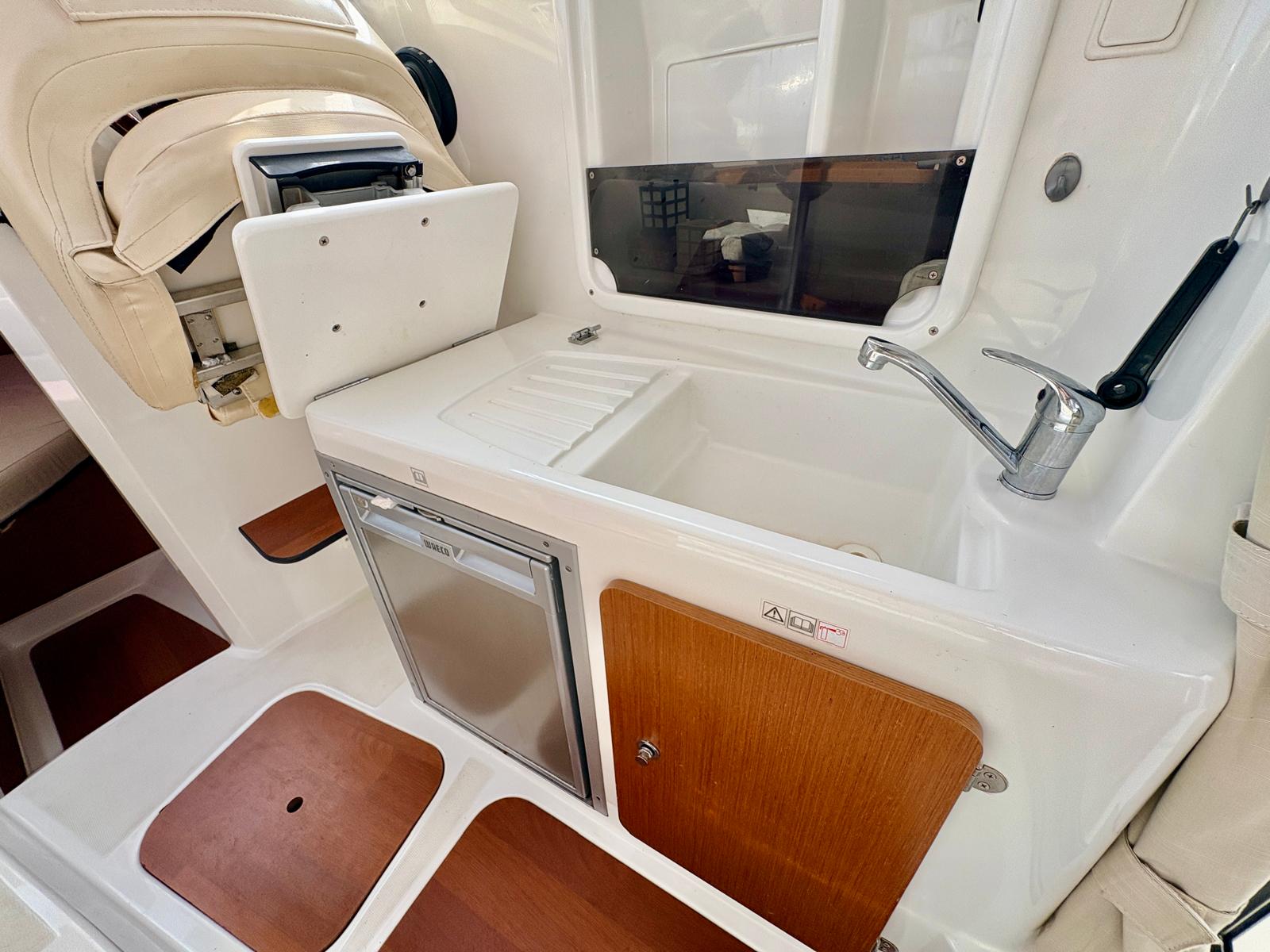 BENETEAU ANTARES 7.80 - BATEAU MOTEUR OCCASION MARINE COURTAGE (15)