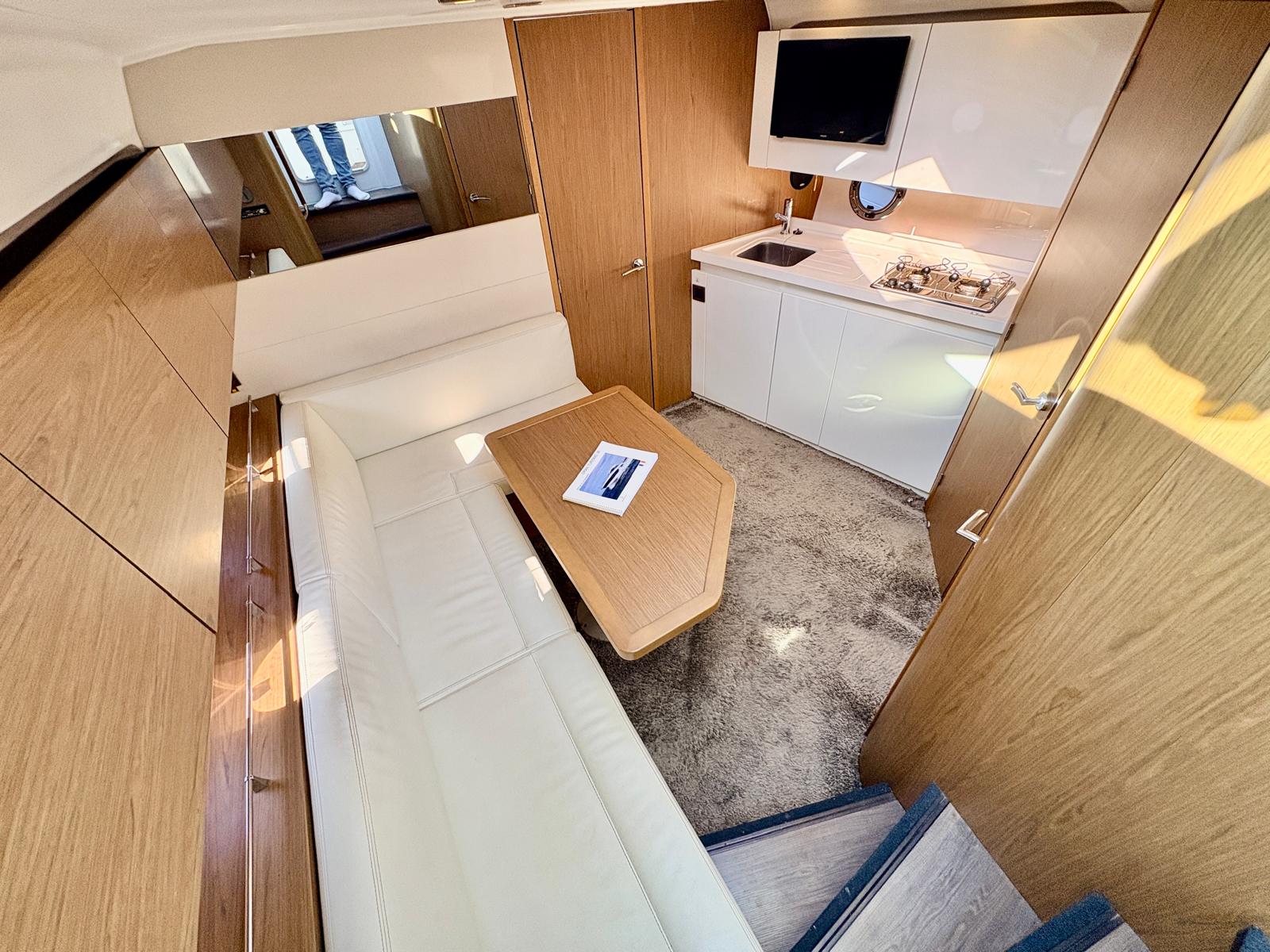 BENETEAU GRAN TURISMO 38 - BATEAU MOTEUR OCCASION MARINE COURTAGE (10)