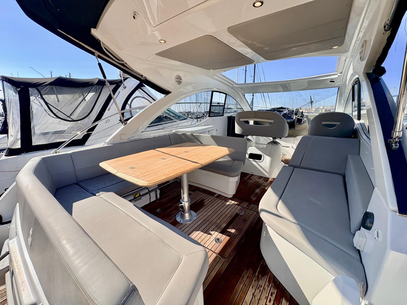 BENETEAU GRAN TURISMO 38 - BATEAU MOTEUR OCCASION MARINE COURTAGE (14)