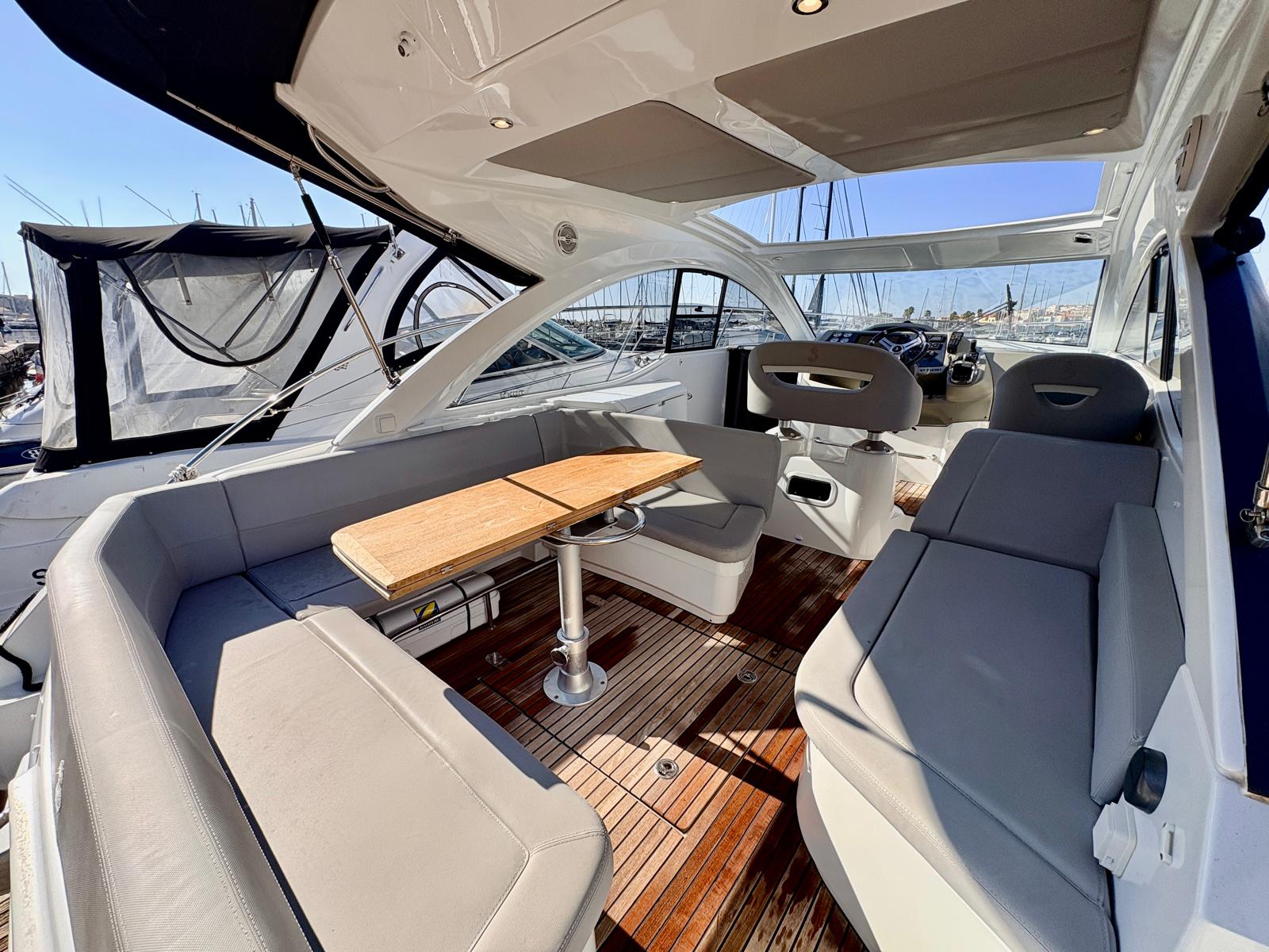 BENETEAU GRAN TURISMO 38 - BATEAU MOTEUR OCCASION MARINE COURTAGE (15)
