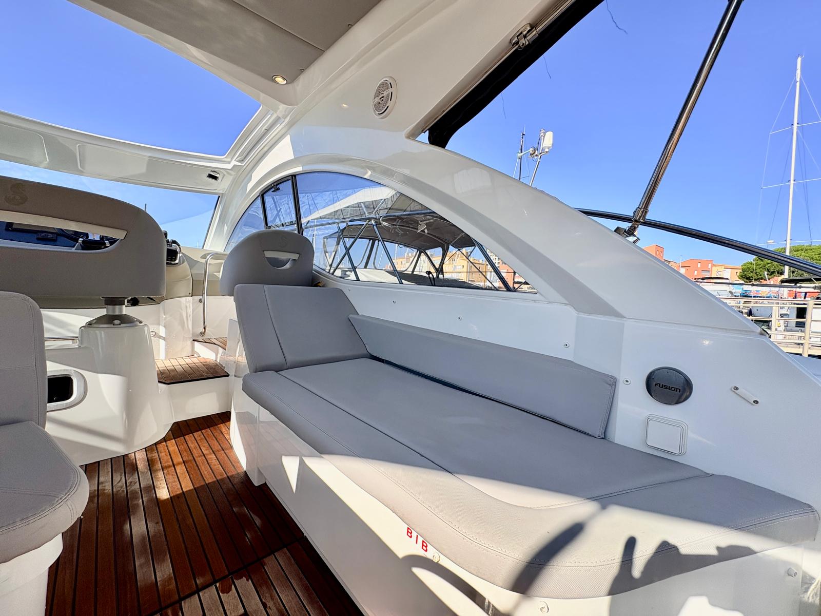 BENETEAU GRAN TURISMO 38 - BATEAU MOTEUR OCCASION MARINE COURTAGE (16)