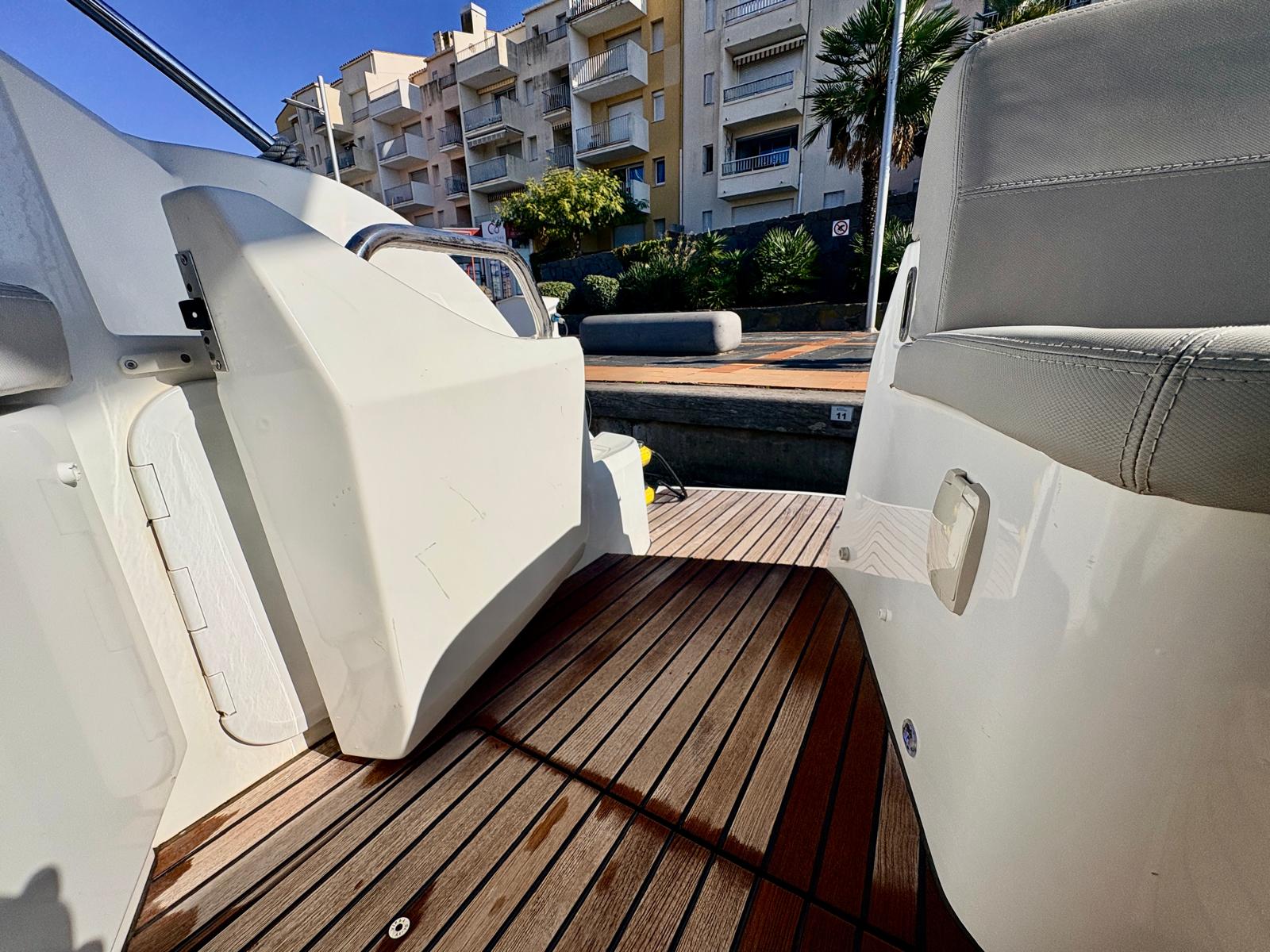 BENETEAU GRAN TURISMO 38 - BATEAU MOTEUR OCCASION MARINE COURTAGE (18)
