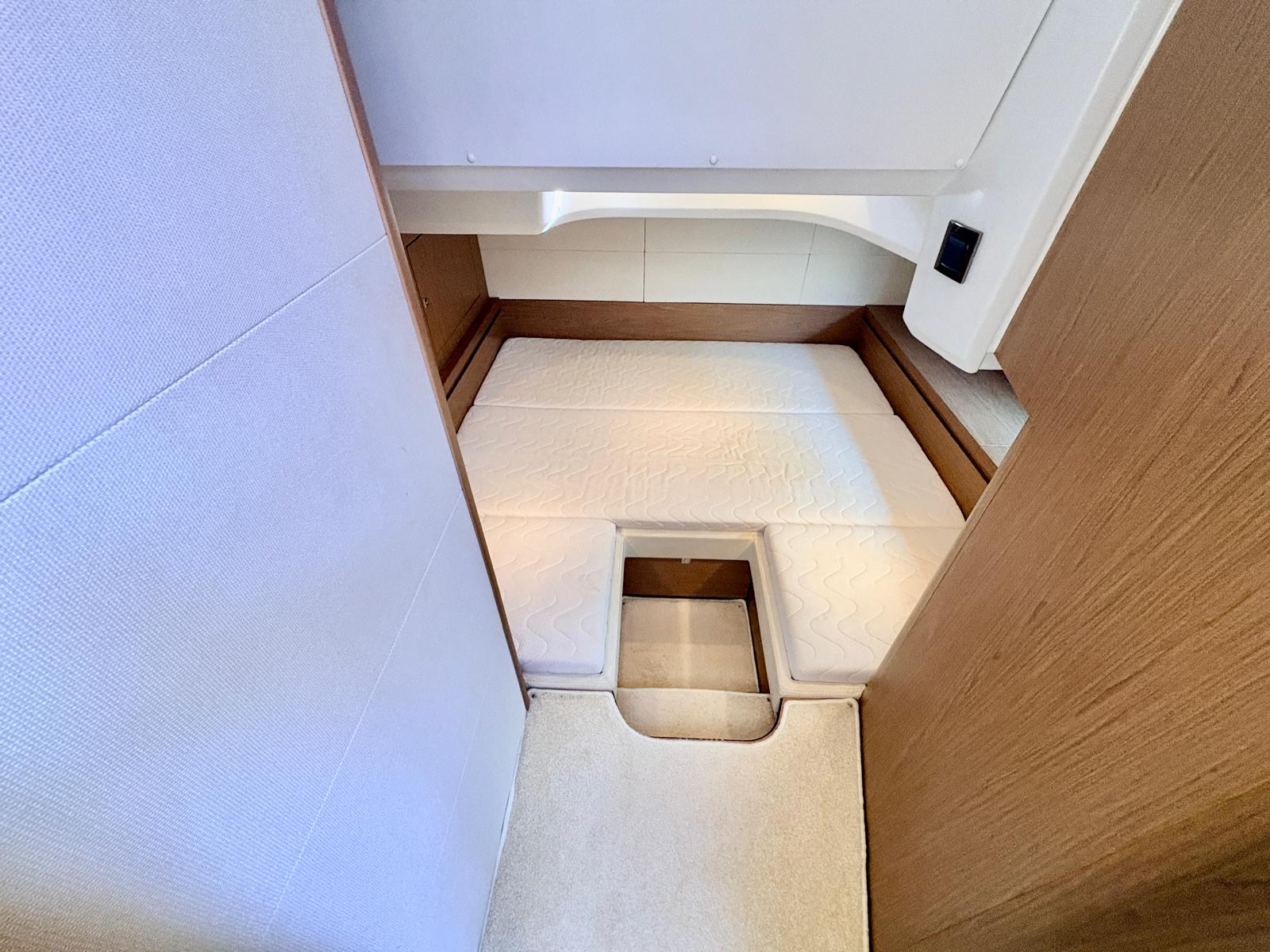 BENETEAU GRAN TURISMO 38 - BATEAU MOTEUR OCCASION MARINE COURTAGE (6)