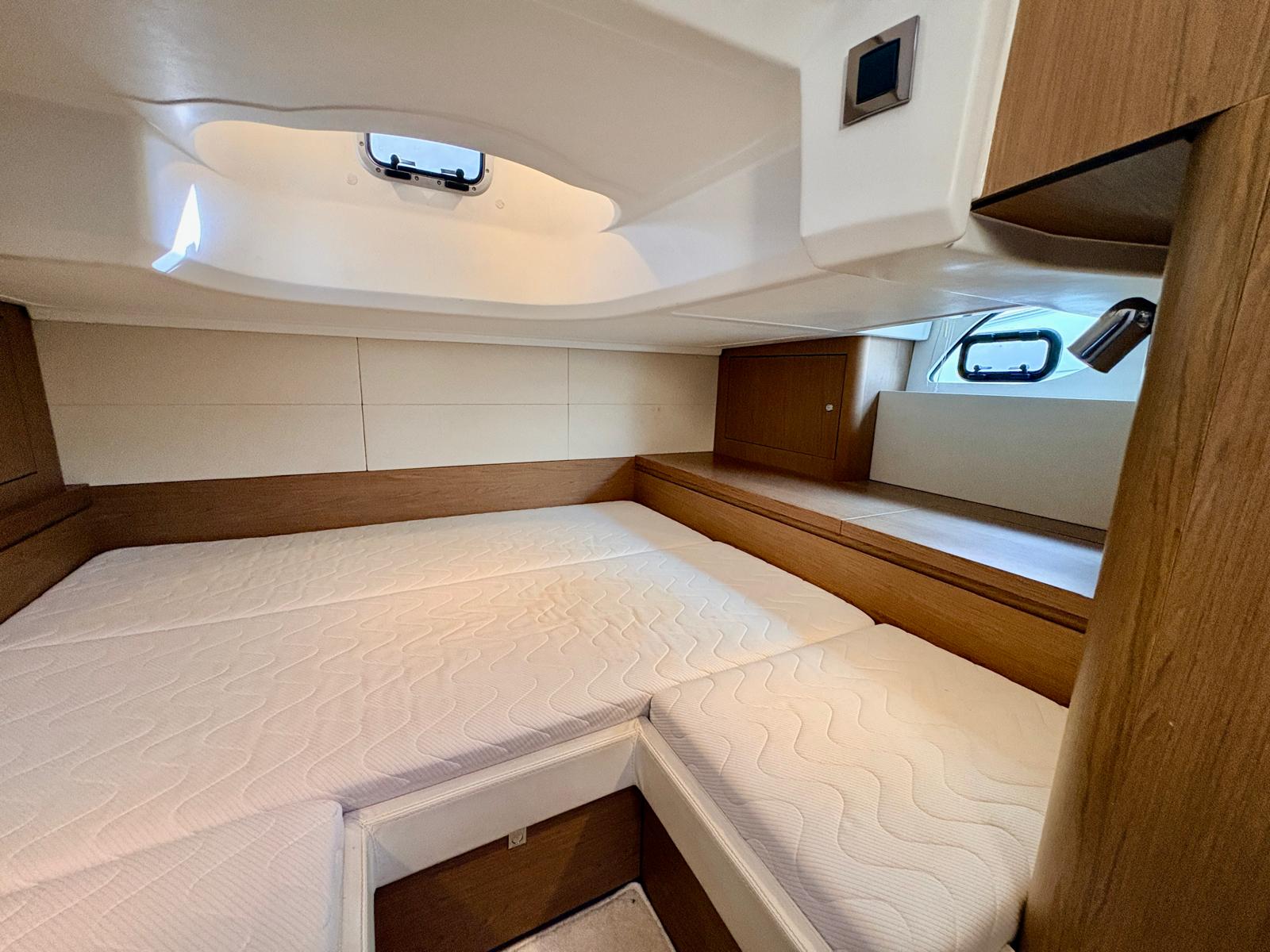 BENETEAU GRAN TURISMO 38 - BATEAU MOTEUR OCCASION MARINE COURTAGE (7)