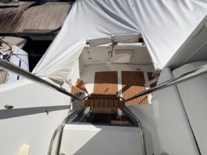 CARVER 370 VOYAGER - BATEAU MOTEUR OCCASION MARINE COURTAGE (22)