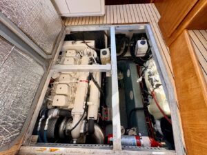 CARVER 370 VOYAGER - BATEAU MOTEUR OCCASION MARINE COURTAGE (23)