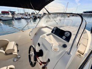 QUICKSILVER ACTIV 605 SUNDECK - BATEAU MOTEUR OCCASION MARINE COURTAGE (11)