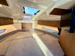 BENETEAU ANTARES 9 OB - BATEAU MOTEUR OCCASION - MARINE COURTAGE (10)