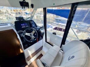 BENETEAU ANTARES 9 OB - BATEAU MOTEUR OCCASION - MARINE COURTAGE (11)