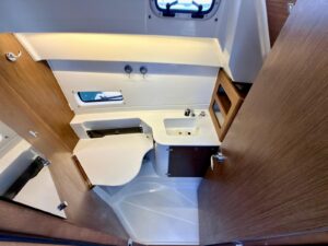 BENETEAU ANTARES 9 OB - BATEAU MOTEUR OCCASION - MARINE COURTAGE (3)