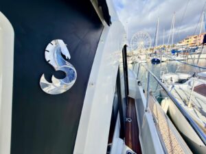 BENETEAU ANTARES 9 OB - BATEAU MOTEUR OCCASION - MARINE COURTAGE (30)