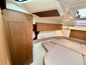 BENETEAU ANTARES 9 OB - BATEAU MOTEUR OCCASION - MARINE COURTAGE (11)