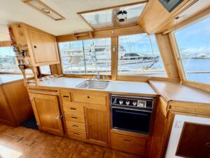GRAND BANKS 42 CLASSIC - TRAWLER OCCASION - MARINE COURTAGE (19)
