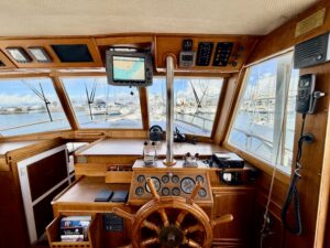 GRAND BANKS 42 CLASSIC - TRAWLER OCCASION - MARINE COURTAGE (24)