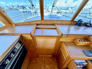 GRAND BANKS 42 CLASSIC - TRAWLER OCCASION - MARINE COURTAGE (28)