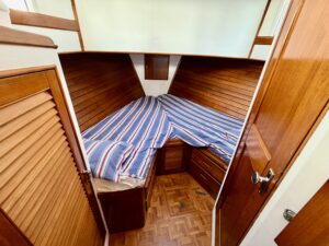 GRAND BANKS 42 CLASSIC - TRAWLER OCCASION - MARINE COURTAGE (30)