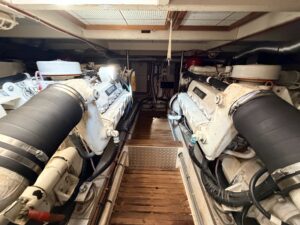 GRAND BANKS 42 CLASSIC - TRAWLER OCCASION - MARINE COURTAGE (32)