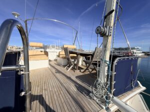 GRAND BANKS 42 CLASSIC - TRAWLER OCCASION - MARINE COURTAGE (4)