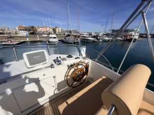 GRAND BANKS 42 CLASSIC - TRAWLER OCCASION - MARINE COURTAGE (5)