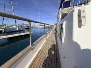 GRAND BANKS 42 CLASSIC - TRAWLER OCCASION - MARINE COURTAGE (9)