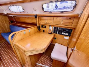 BAVARIA 30 CRUISER - VOILIER OCCASION MARINE COURTAGE (3).2