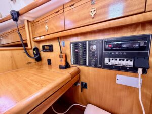 BAVARIA 30 CRUISER - VOILIER OCCASION MARINE COURTAGE (9).2