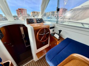 BENETEAU ANTARES SERIE 9 - BATEAU MOTEUR OCCASION MARINE COURTAGE (13)