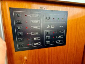 BENETEAU ANTARES SERIE 9 - BATEAU MOTEUR OCCASION MARINE COURTAGE (7)