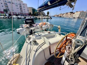 FINNSAILER 38 - VOILIER OCCASION MARINE COURTAGE (33)