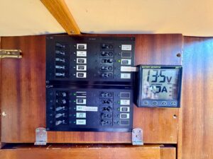 FINNSAILER 38 - VOILIER OCCASION MARINE COURTAGE (7)