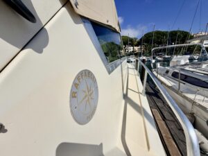 RAFFAELLI PESARO MIDDLE DAY TYPHOON - BATEAU MOTEUR OCCASION MARINE COURTAGE (14)