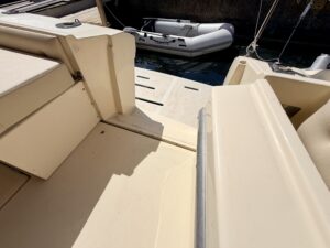 RAFFAELLI PESARO MIDDLE DAY TYPHOON - BATEAU MOTEUR OCCASION MARINE COURTAGE (21)