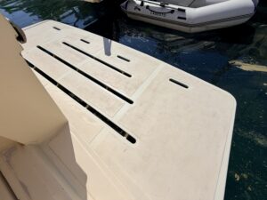 RAFFAELLI PESARO MIDDLE DAY TYPHOON - BATEAU MOTEUR OCCASION MARINE COURTAGE (22)