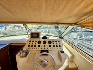 RAFFAELLI PESARO MIDDLE DAY TYPHOON - BATEAU MOTEUR OCCASION MARINE COURTAGE (25).2