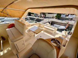RAFFAELLI PESARO MIDDLE DAY TYPHOON - BATEAU MOTEUR OCCASION MARINE COURTAGE (27)