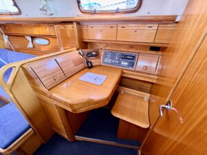 BAVARIA 37 CRUISER - VOILIER OCCASION MARINE COURTAGE (3)
