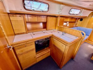 BAVARIA 37 CRUISER - VOILIER OCCASION MARINE COURTAGE (8)