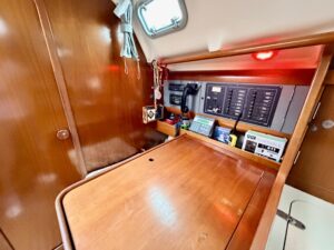BENETEAU OCEANIS 351 - VOILIER OCCASION MARINE COURTAGE (12)